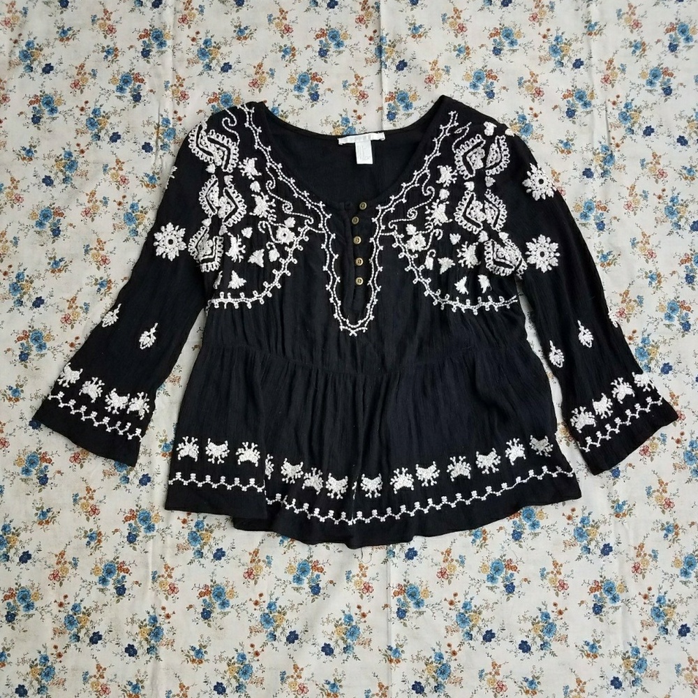 Embroidered Quarter Sleeve Peasant Top